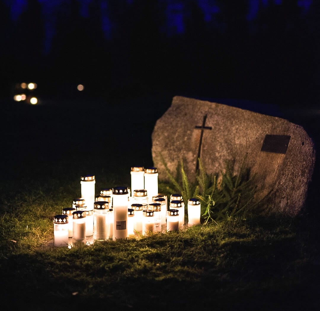 Muistelokivi Hautausmaalla