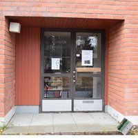 Kirpputori Valkea lähetti Kirpputorin ulko-ovi